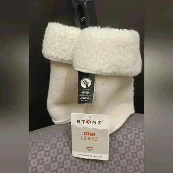 Stonz Bootie Linerz Size Small *New with tag Sherpa fleece on the inside - Picture 3 of 4